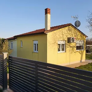 https://holiday-house-romi.in-istria.net